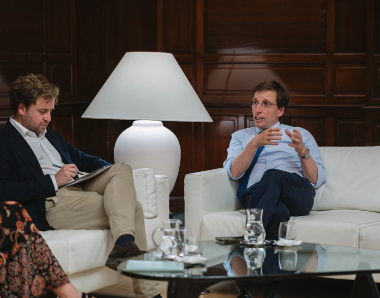 El consejero de TNMP Fernando Caballero junto al alcalde de Madrid José Luis Martínez-Almeida
