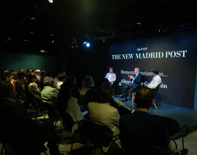 Alberto Ruiz-Gallardón junto a Fernando Caballero y Rodrigo Pinedo, consejeros de The New Madrid Post. Alberto Ruiz-Gallardón junto a Fernando Caballero y Rodrigo Pinedo, consejeros de The New Madrid Post.