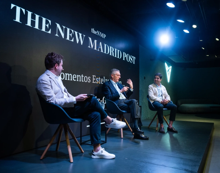 Fernando Caballero y Rodrigo Pinedo, consejeros de The New Madrid post, junto a Alberto Ruiz-Gallardón Fernando Caballero y Rodrigo Pinedo, consejeros de The New Madrid post, junto a Alberto Ruiz-Gallardón