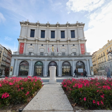 Vista de la fachada del Teatro Real, ubicado en la Plaza de Oriente, frente al Palacio Real.| Jesús Hellín / Europa Pres