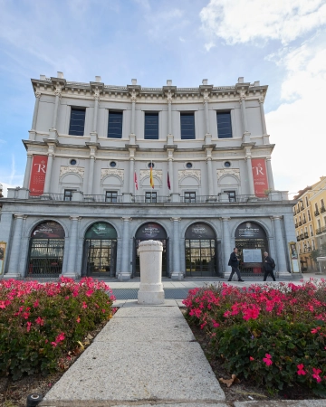 Vista de la fachada del Teatro Real, ubicado en la Plaza de Oriente, frente al Palacio Real.| Jesús Hellín / Europa Pres