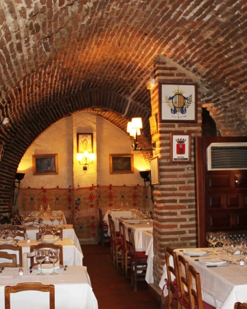 Casa Botín abrió sus puertas en 1725 y pasó a manos de la familia González en 1920. Casa Botín abrió sus puertas en 1725 y pasó a manos de la familia González en 1920.