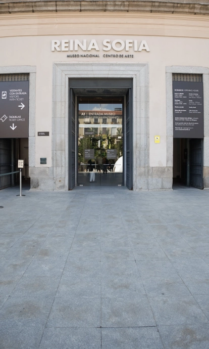 Entrada, en la fachada Sabatini, del Museo Reina Sofía. | Eduardo Parra / Europa Press